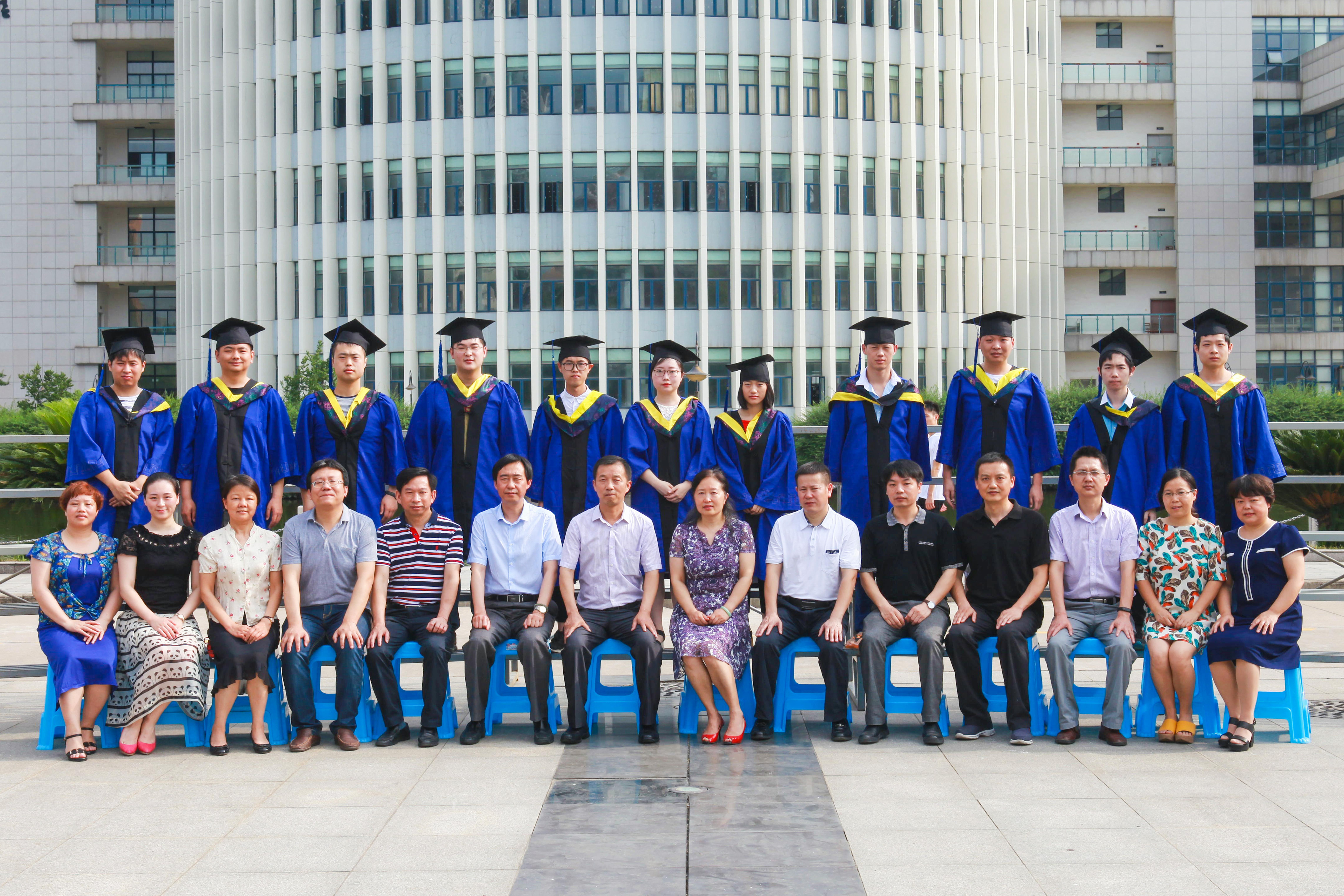 2017届机械研究生合影-机械工程学院-武汉轻工大学